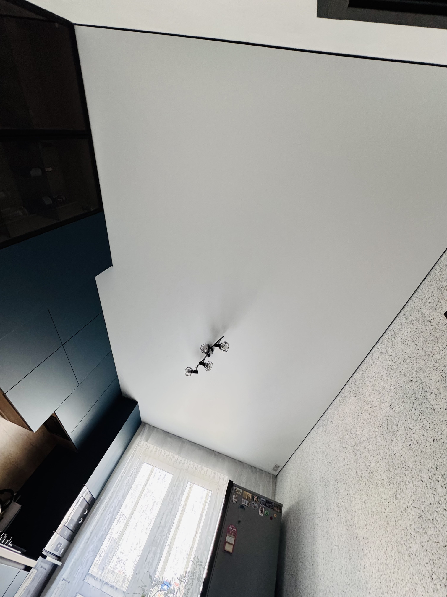 Натяжной потолок на кухне, пример 14
